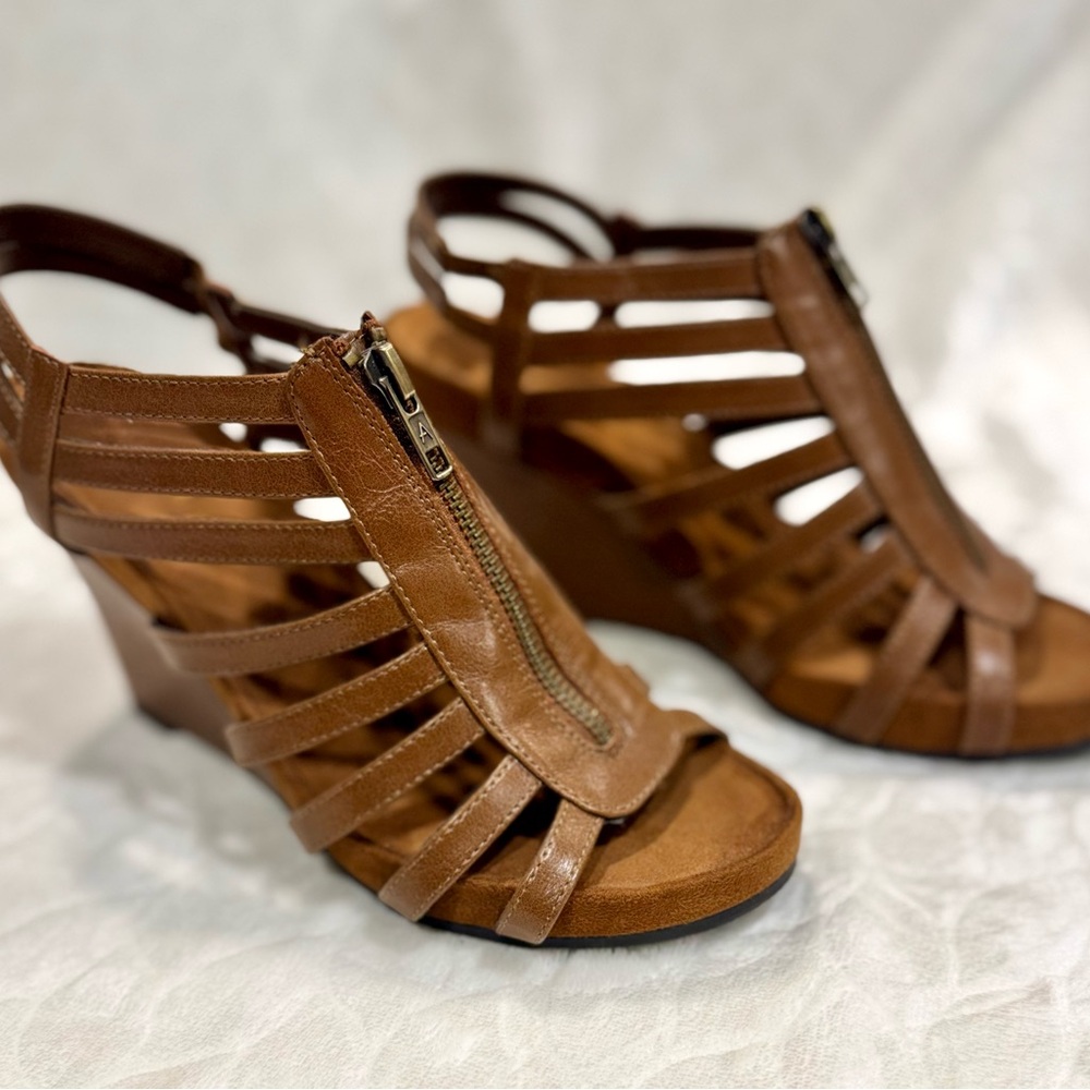 AEROSOLES Tan Strappy Wedge Sandals